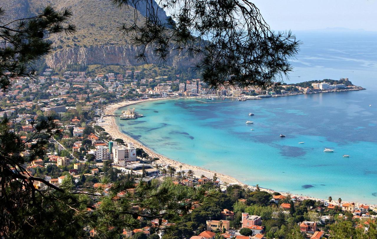 Casa Vacanza Peppino! Palermo Bagian luar foto