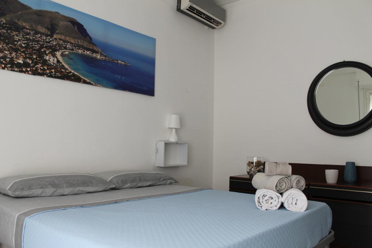 Casa Vacanza Peppino! Palermo Bagian luar foto
