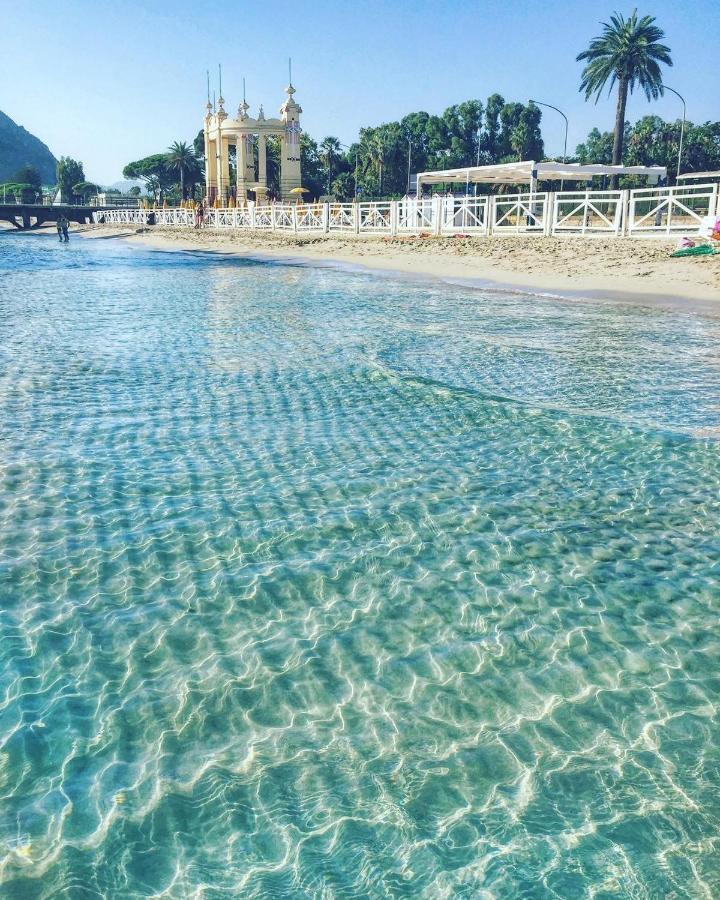 Casa Vacanza Peppino! Palermo Bagian luar foto