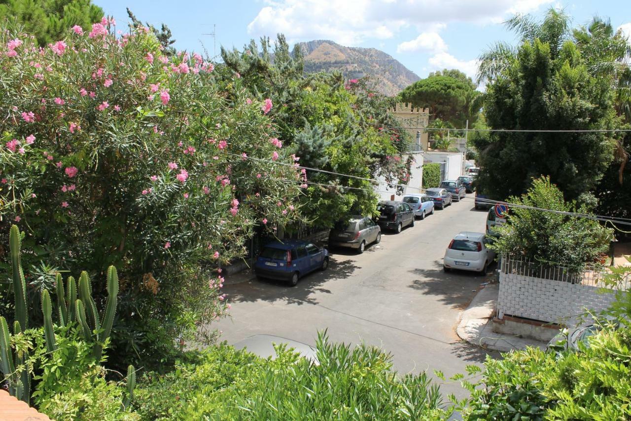 Casa Vacanza Peppino! Palermo Bagian luar foto