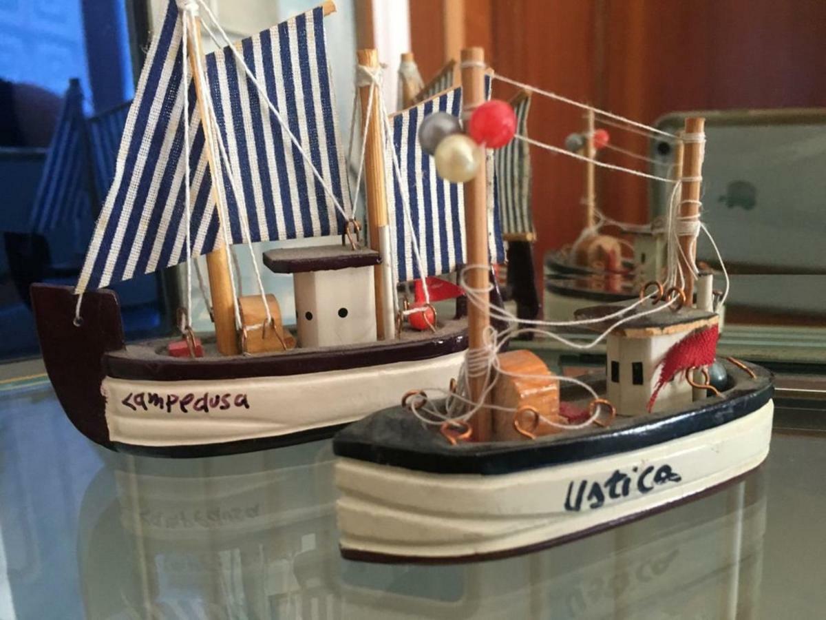 Casa Vacanza Peppino! Palermo Bagian luar foto