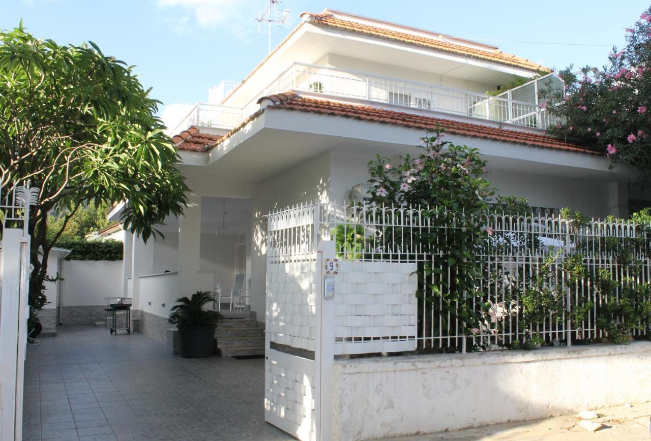 Casa Vacanza Peppino! Palermo Bagian luar foto