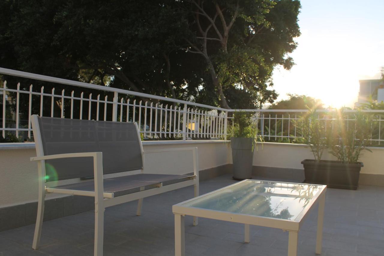 Casa Vacanza Peppino! Palermo Bagian luar foto