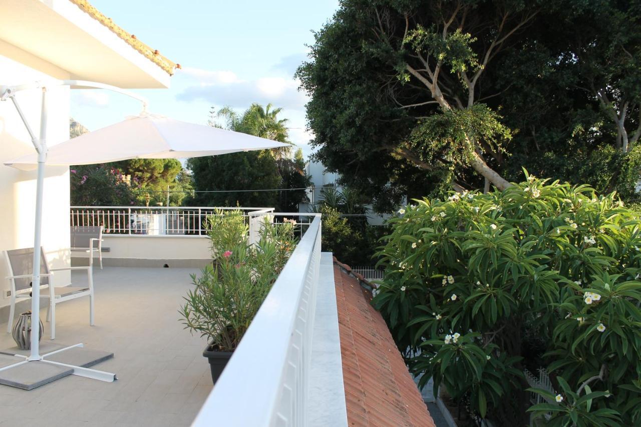 Casa Vacanza Peppino! Palermo Bagian luar foto